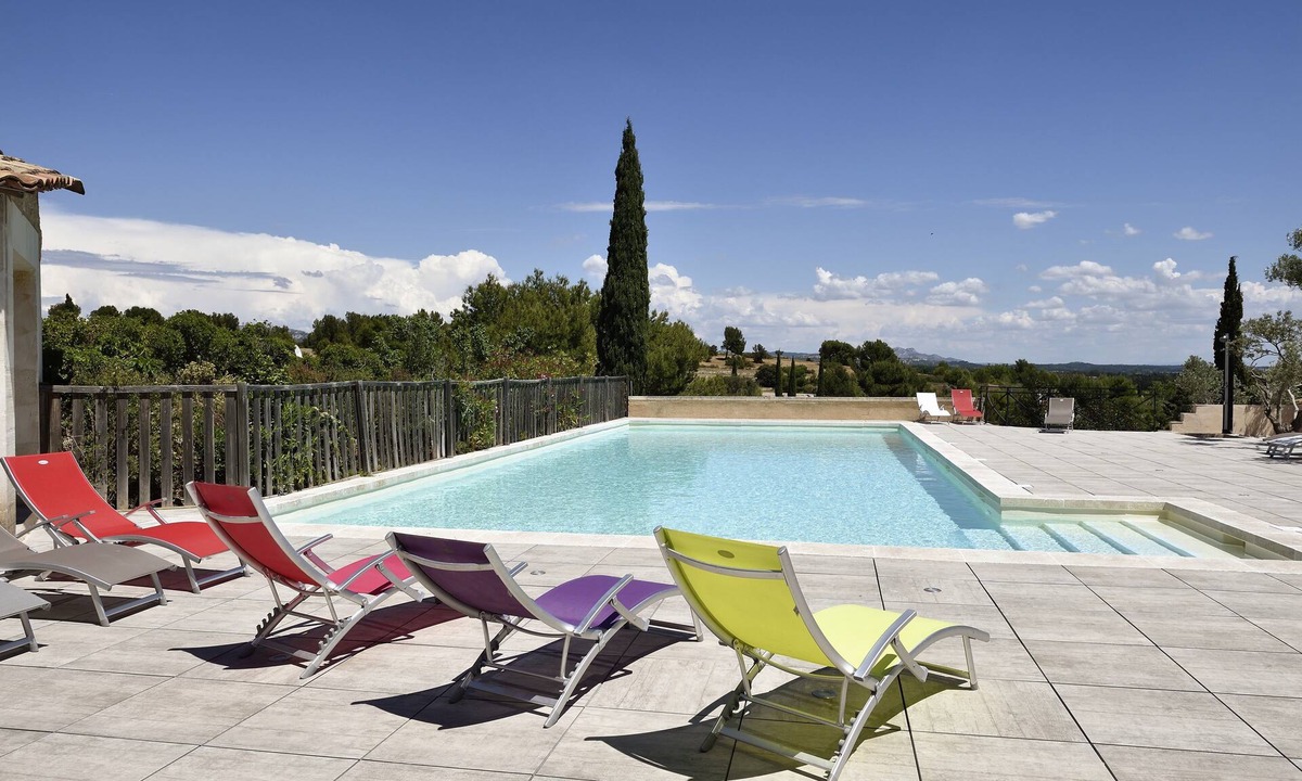 Paradou House | Mazet for 4 people. Les Garrigues Apt building of the valley of Baux Paradou