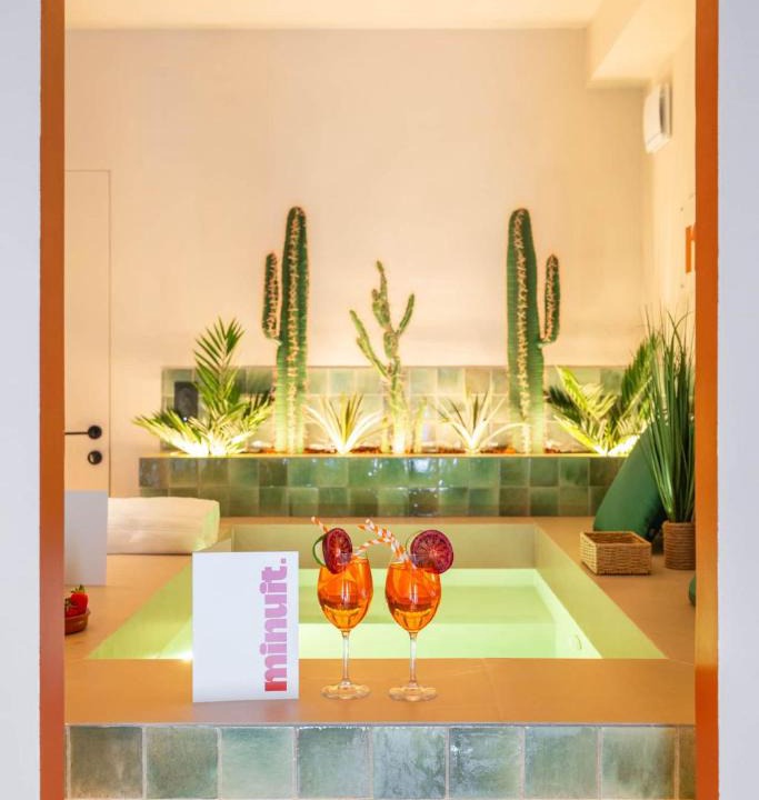 Vitrolles Apartment | minuit - Love Room avec jacuzzi privatif et hammam Marseille Aix