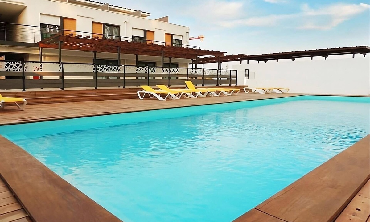Eguilles Hotel | Minutes Away from Parc Saint-Mitre in Eguilles! Pet-friendly, Free Parking!