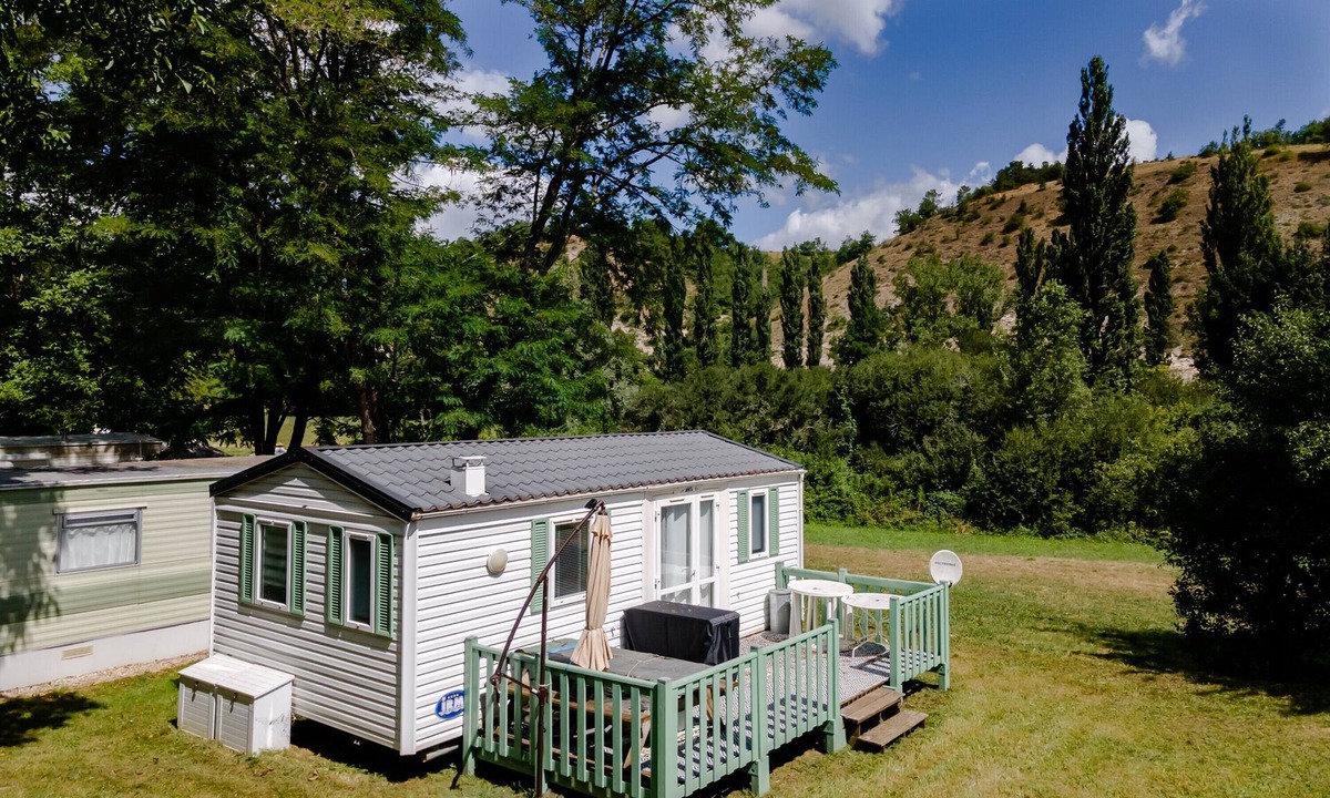 Saint-Pompont House | Mobile Home 'Le Cocon' with Shared Pool, Private Terrace and Wi-Fi