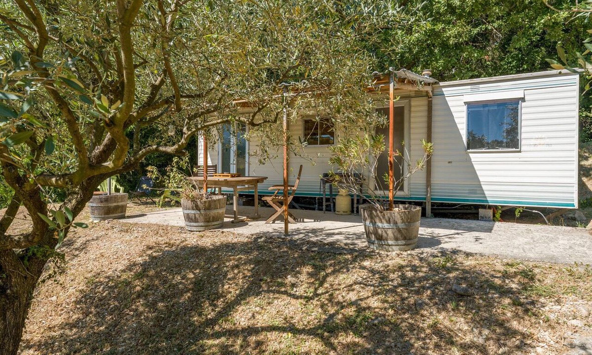 Visan House | Mobile Home 'Mobil-home Au Cœur Des Vignes' with Shared Terrace and Air Conditioning