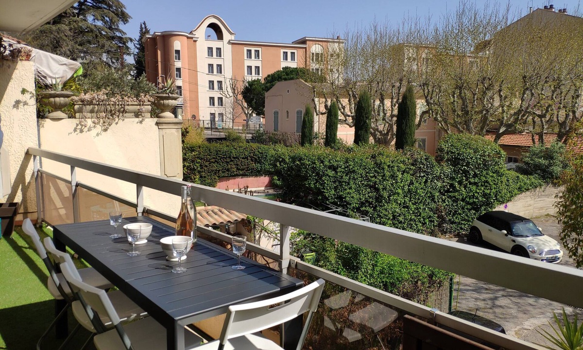 Couronne Urbaine Apartment | Modern 4-star 2-bedroom apartment in the center of Aix with parking and terrace