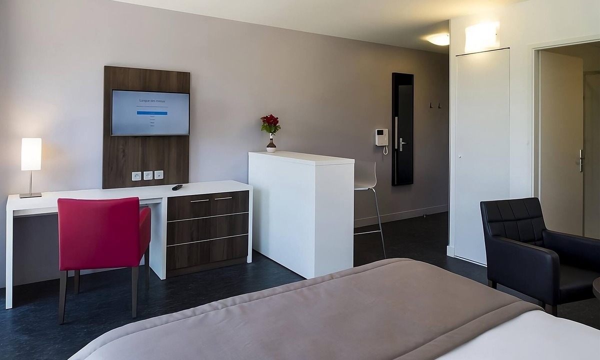 Dijon Hotel | Modern French Stay | 2.0 Miles to Les Halles Market & Old Dijon
