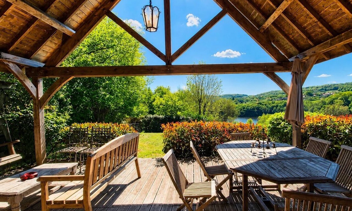 Marigny l'Eglise Ski Chalet | Morvan chalet overlooking Lac du Crescent
