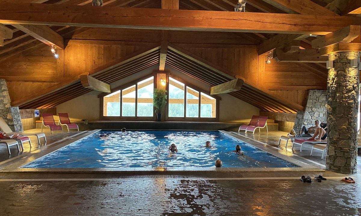 Champagny-en-Vanoise Apartment | New apartment in 4-star residence with heated pool, sauna, hamman,