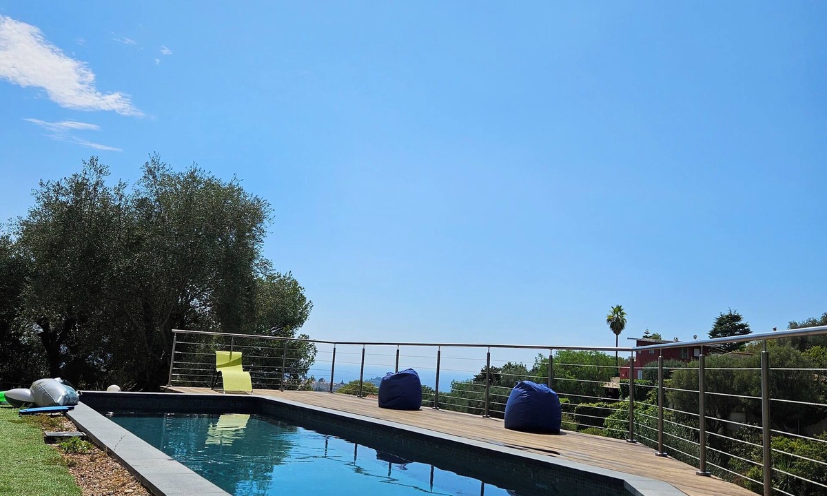 Gairaut Apartment | New garden apartment in a villa with garden and private pool