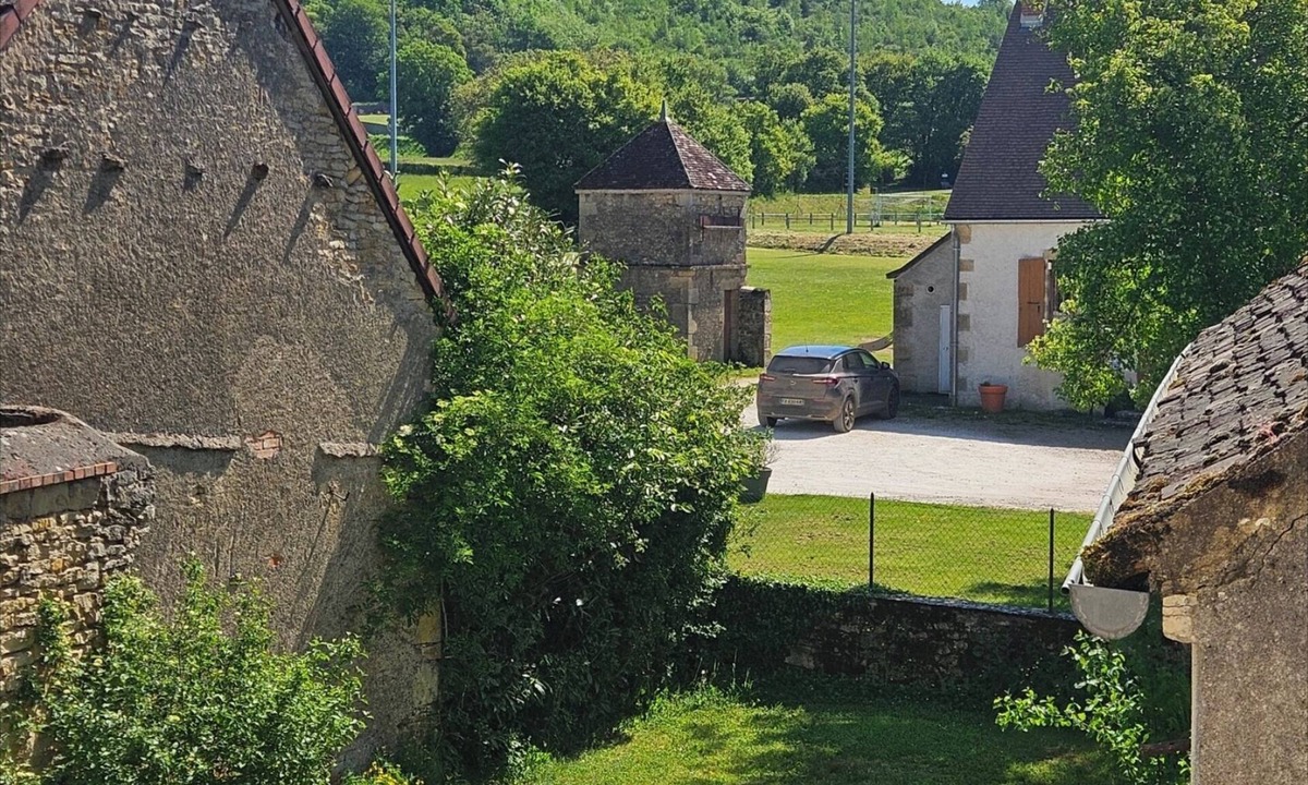 Chateauneuf-Val-de-Bargis Apartment | Newly renovated large FF apartment, village location, perfect base for tourism