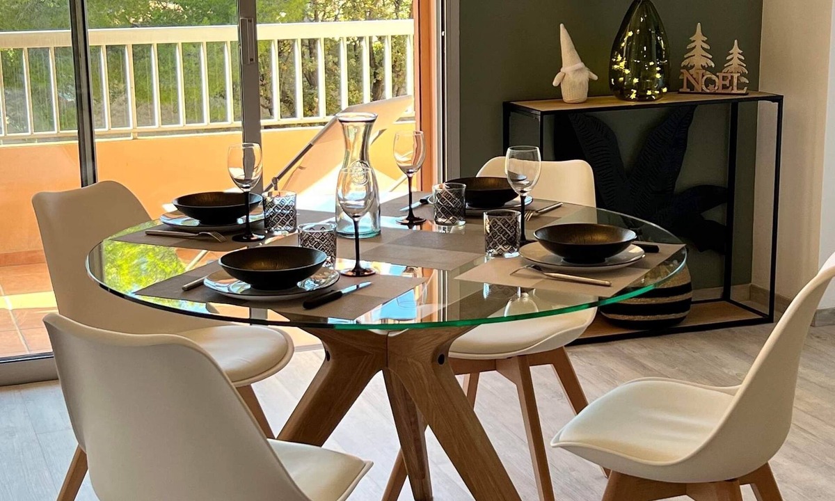 Sanary-sur-Mer Apartment | Nouveau ! Joli T2 Contemporain tt Confort Sanary Centre Clim Reversible Parking