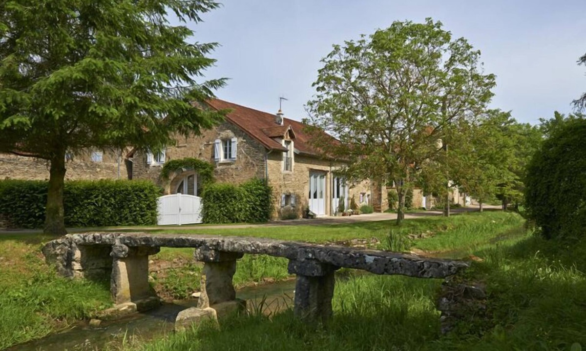 Marigny-le-Cahouet House | Nr SEMUR en AUXOIS Experience the Delights of this Fabulous Farmhouse
