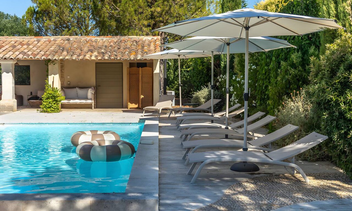 Cabrieres-d'Avignon Apartment | Olivier Apartment with Pool, Mountain View, Wi-Fi, and Air Conditioning