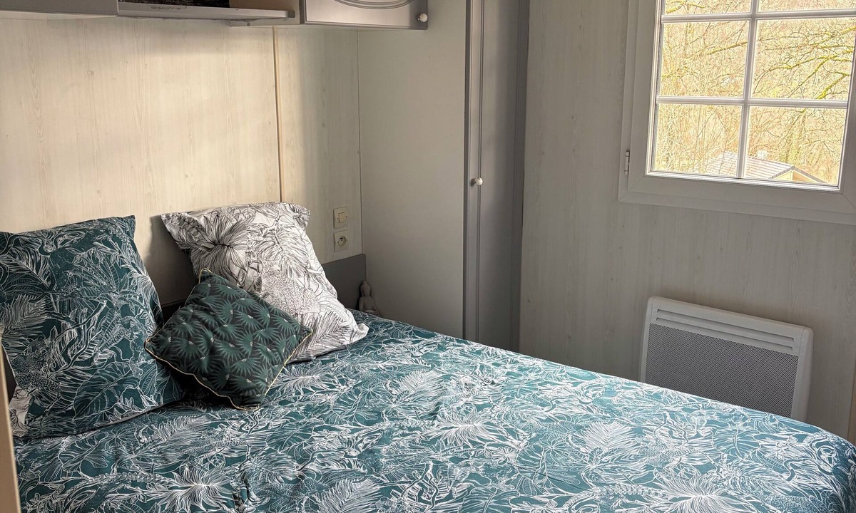 Lissac-sur-Couze Ski Chalet | Peaceful 4/5 person chalet ideal for a family holiday with swimming pool