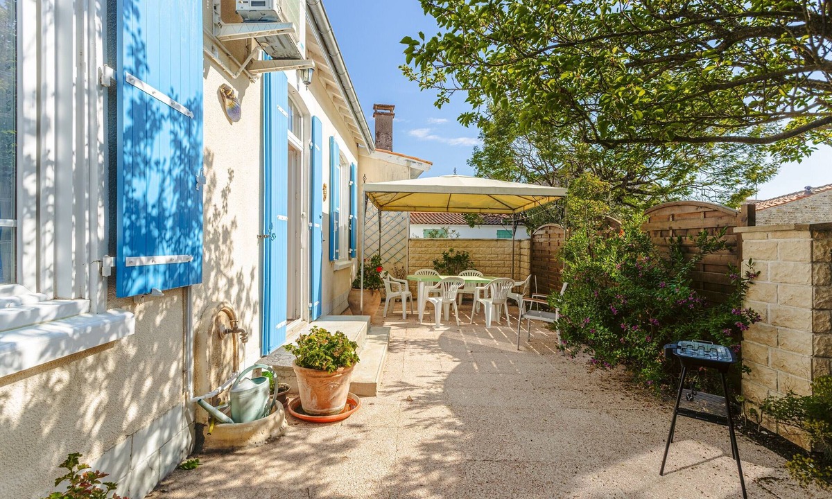 Saint-Trojan-les-Bains House | Peaceful Holiday Home with Private Courtyard – Close to Beaches and Shops in Saint-Trojan