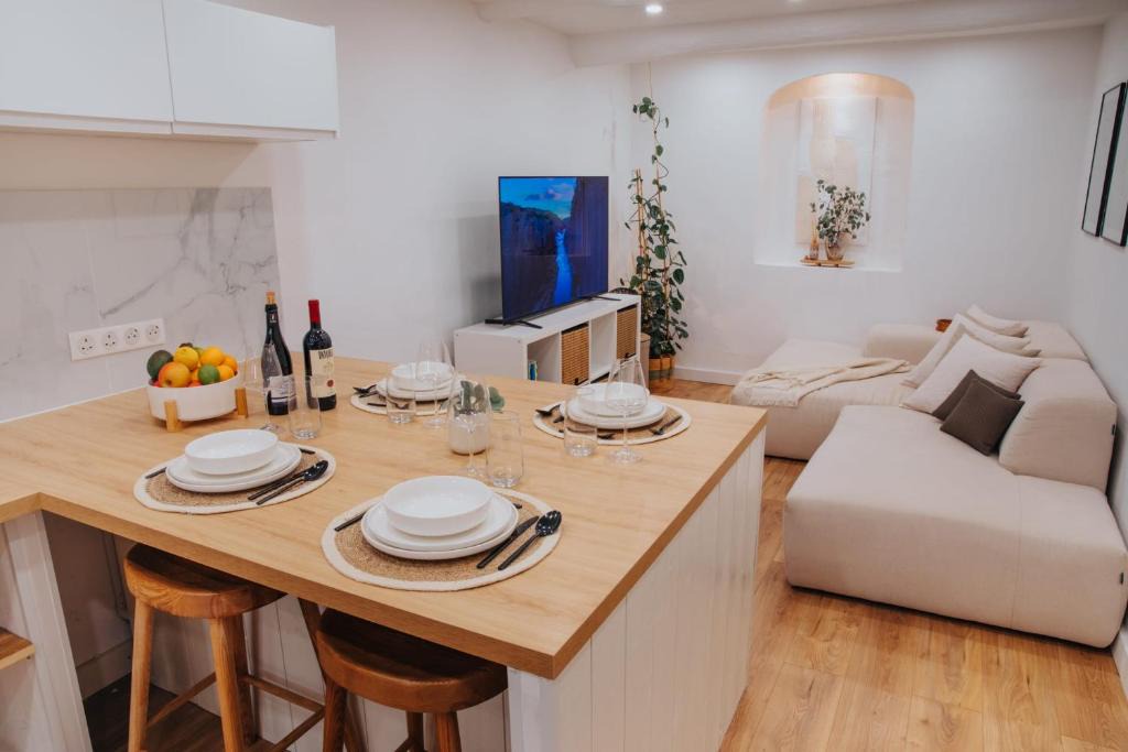Antibes Old Town Apartment | Perfect family-oriented and recently renovated townhouse in the old Antibes