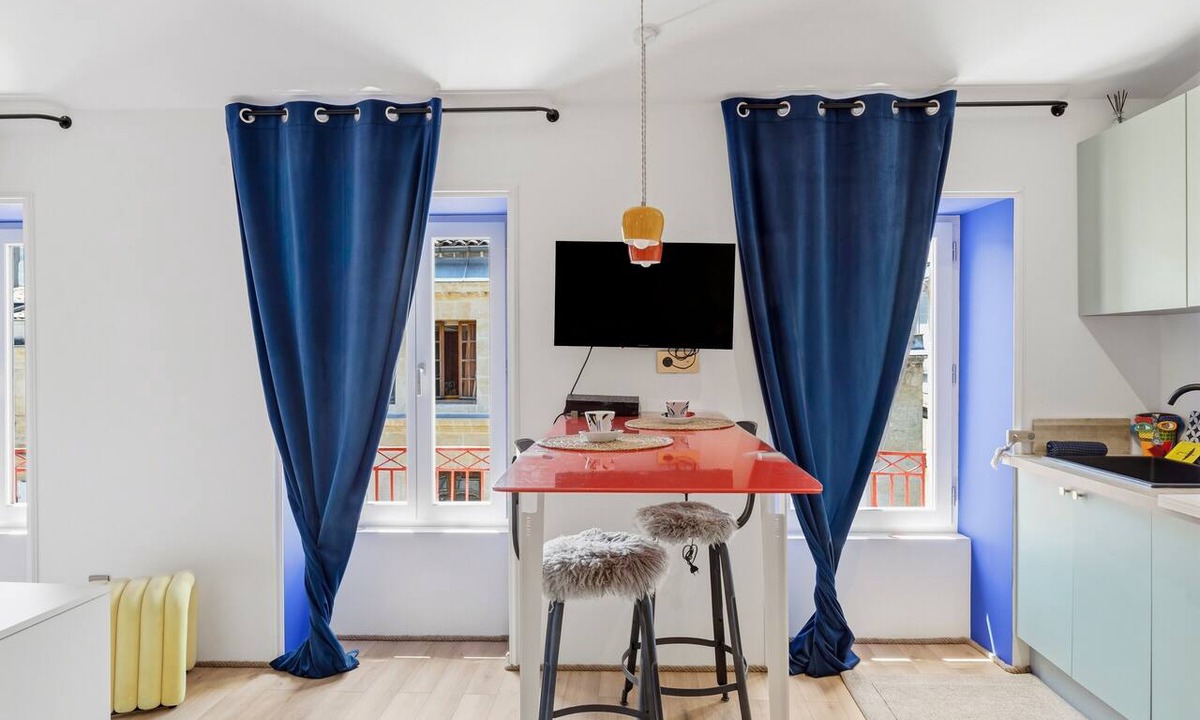 Saint-Michel Apartment | Pop’appart Bordeaux – A Colorful and Bright Haven in the Heart of the City