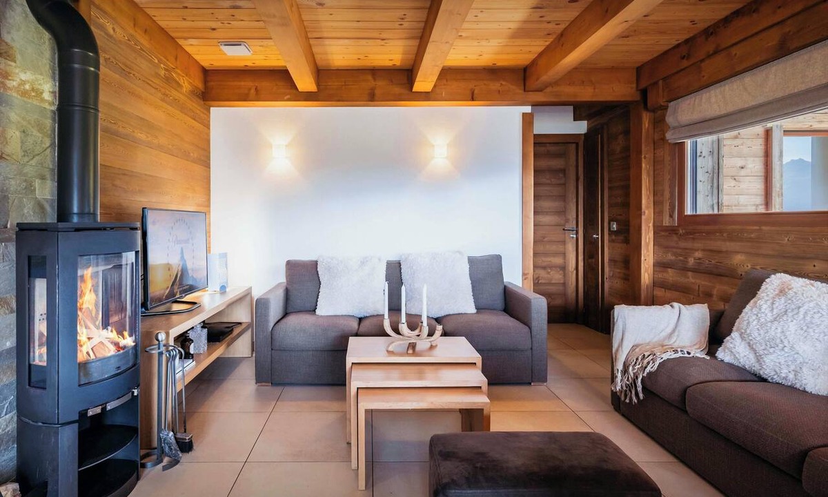 Manigod Ski Chalet | Pralor Le Nova - luxury ski chalet for 8, hot tub & views - OVO Network