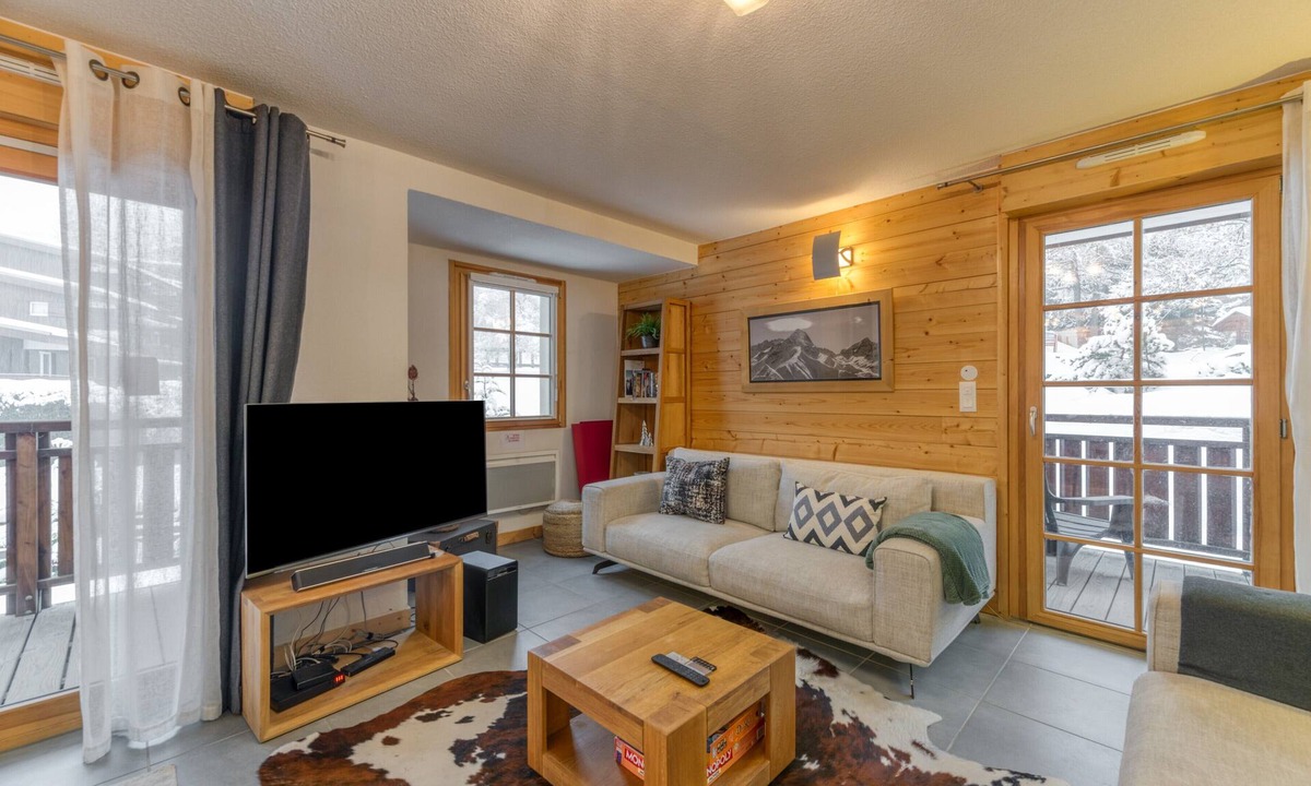 Mont-de-Lans Apartment | Premium Crystal Chalet Apartment with Mountain View, Balcony, and Wi-Fi