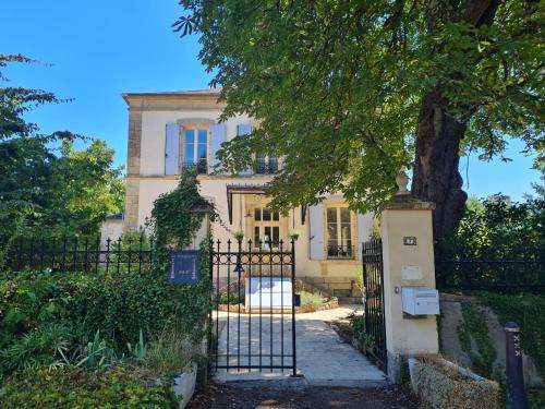 Marigny-sur-Yonne Bed & Breakfast | Presbytère