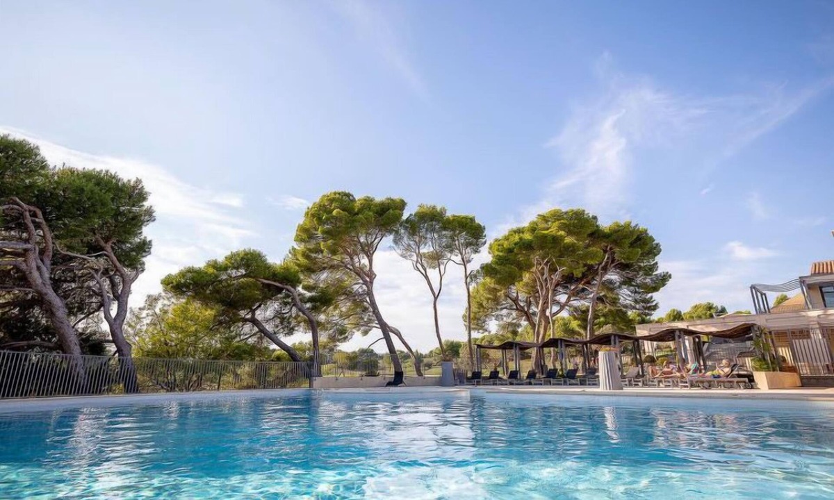 Saumane-de-Vaucluse Apartment | Provence Country Club by Interhome