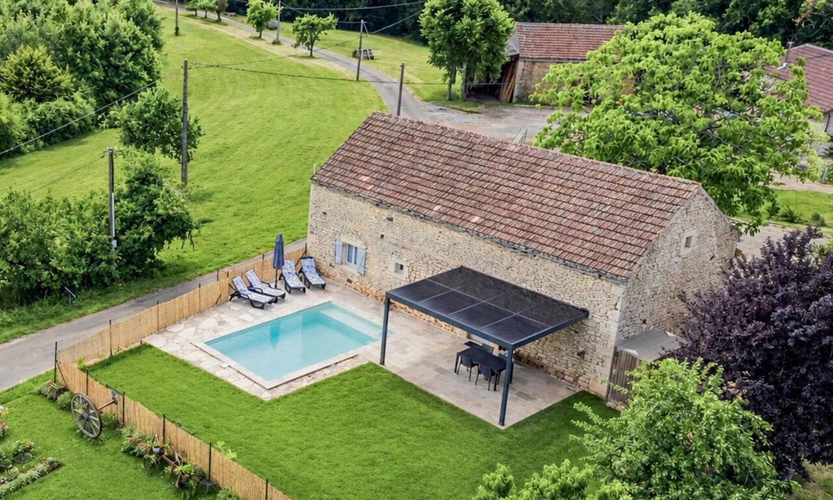 Montcabrier House | Quality gîte with a terrace and private pool