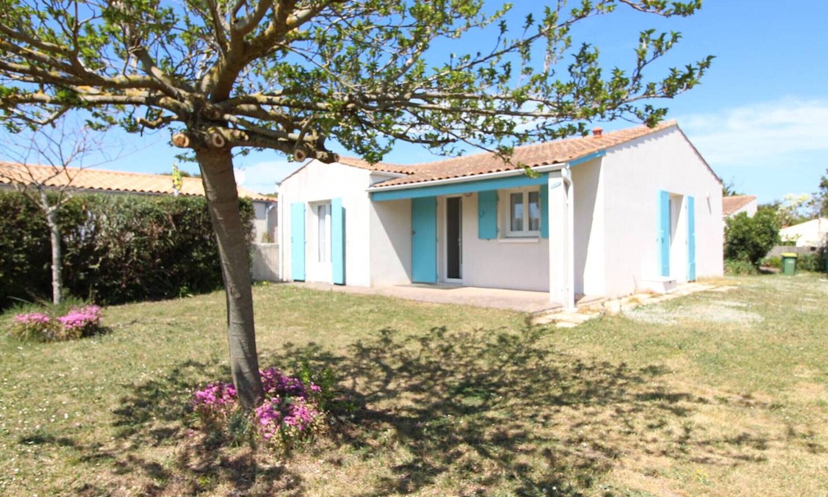 La Bree-les-Bains House | Quiet 3-room house, enclosed garden, pets welcome in La Brée-les-Bains