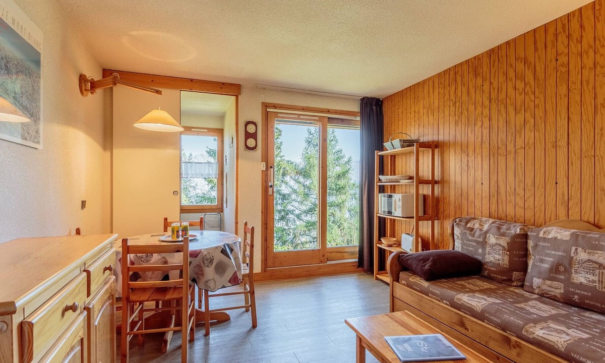 Bellentre Apartment | Quiet cabin studio in La Plagne, 3 pers, pets allowed