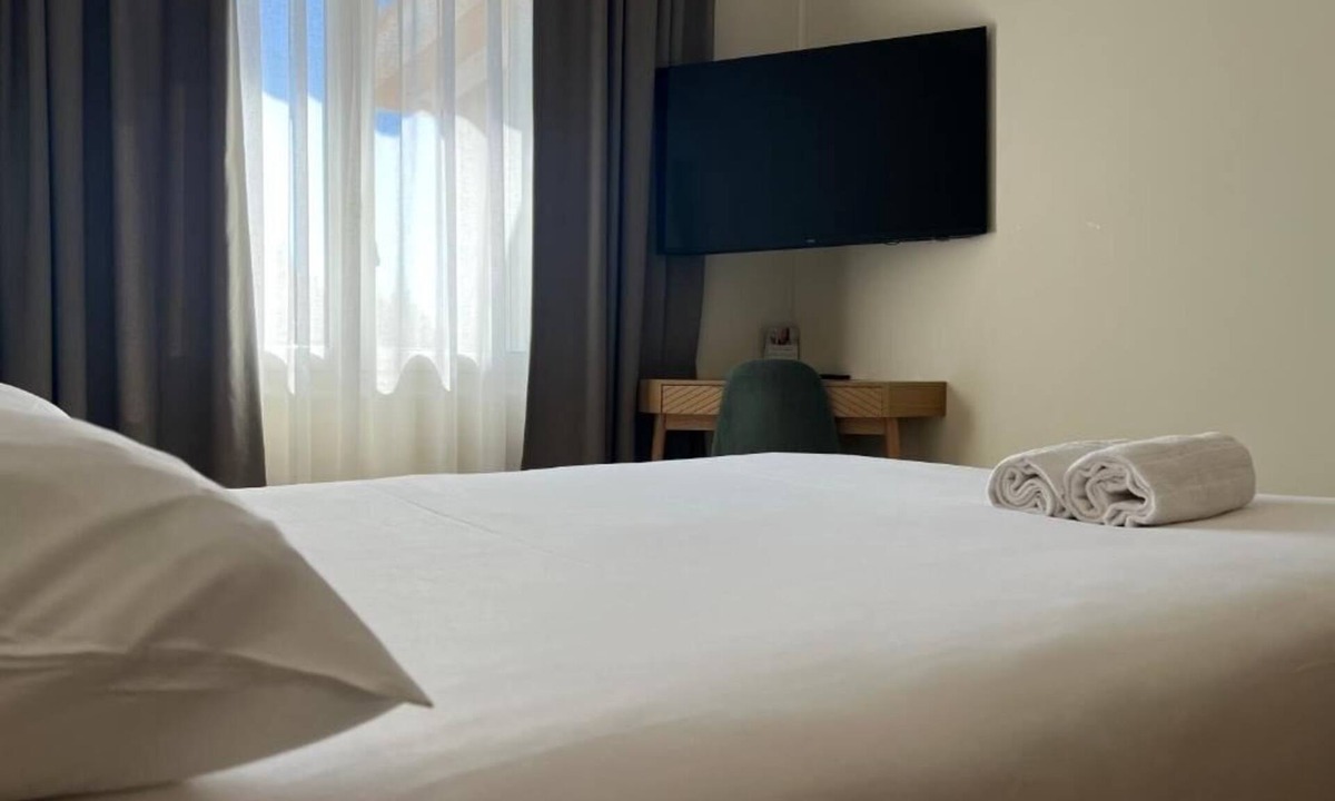 Sanary-sur-Mer Hotel | Quiet Coastal Retreat Near Beaches, Cafés, and Scenic Walks