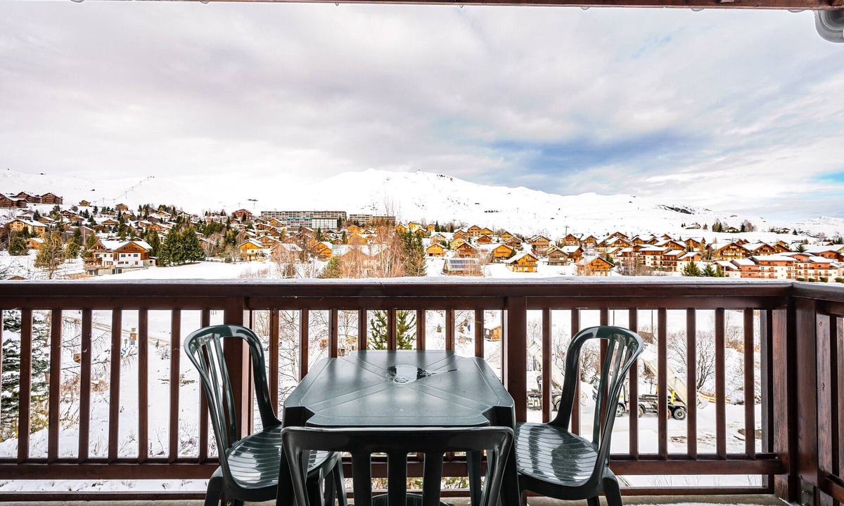 La Toussuire Apartment | Relaxing Duplex with Pool in the Mountains