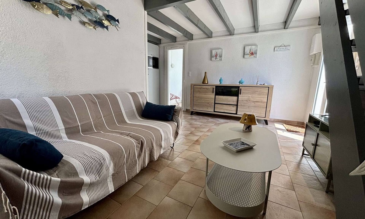 Domino House | Renovated house near beach with garage and WIFI