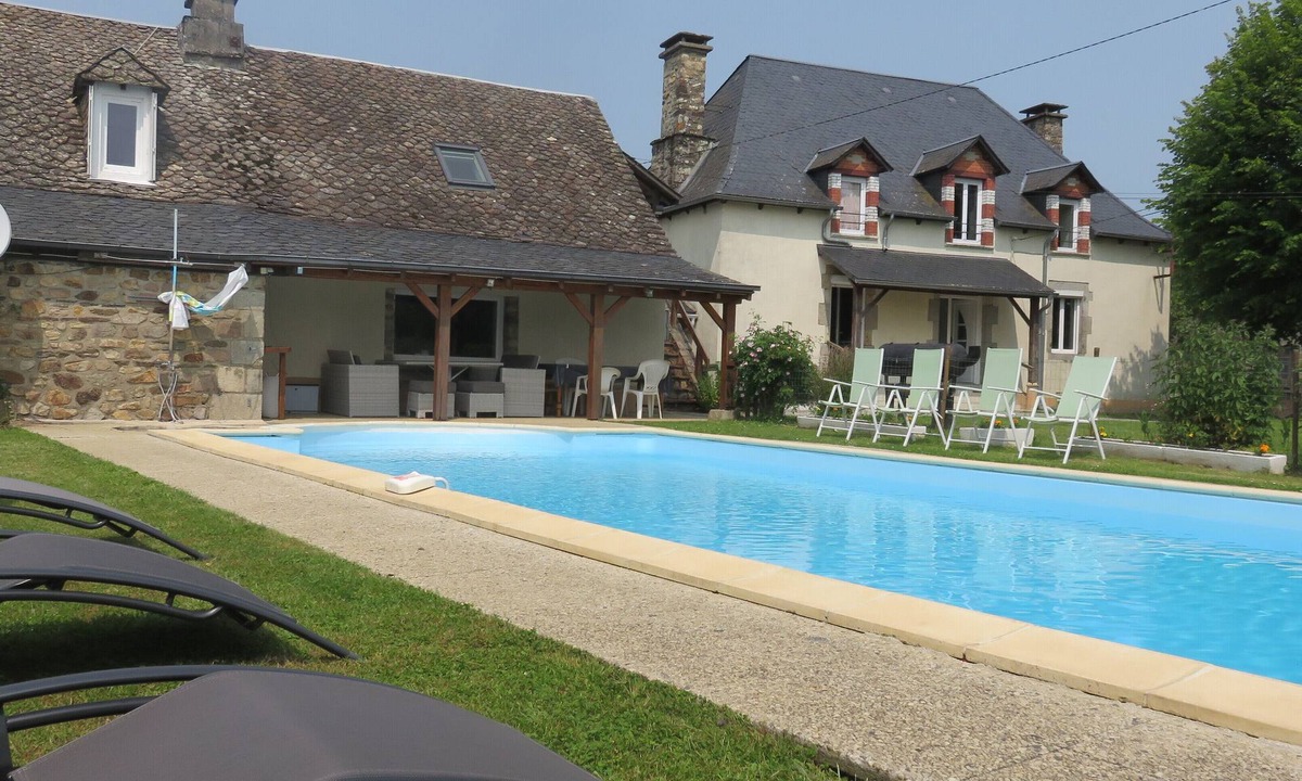 Latronche House | Renovated Gites for 14 people with heated swimming pool 10mx5m