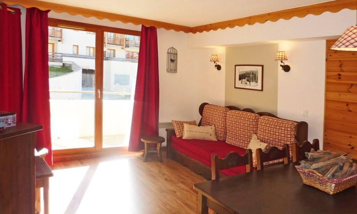 Les Orres Apartment | Resort center, 1st floor, swimming pool, sauna, balcony, tv, ski locker, 50m², Les Orres