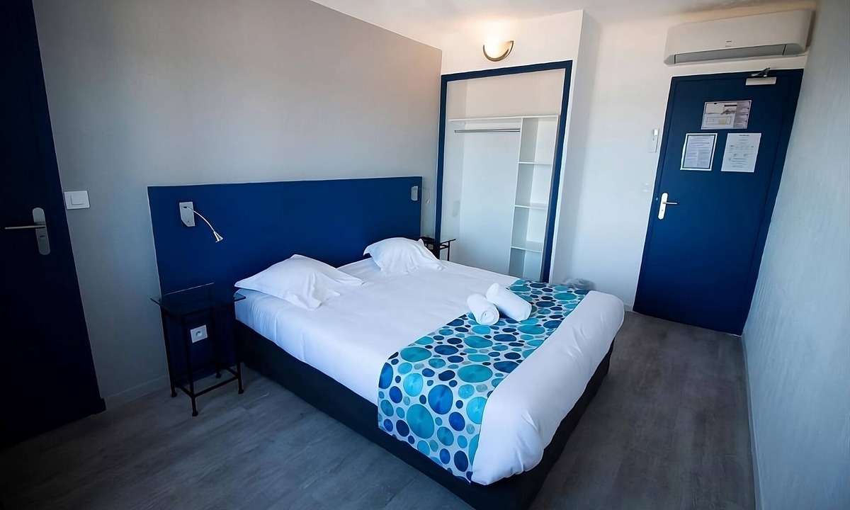 Six-Fours-les-Plages Hotel | Romantic Seafront Escape with Spa l Near Sanary Harbor