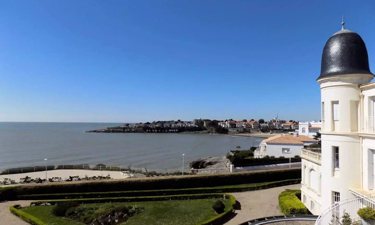 Pontaillac Apartment | Royan PONTAILLAC - STUDIO WITH UNOBSTRUCTED OCEAN VIEWS - Perfect for a TIGHT BUDGET