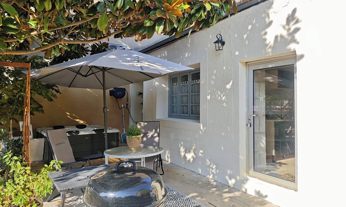 Le Bugue House | Séjournez au Gîte Üros: Terrasse Avec Spa, Parking Privé, Proche des Sites