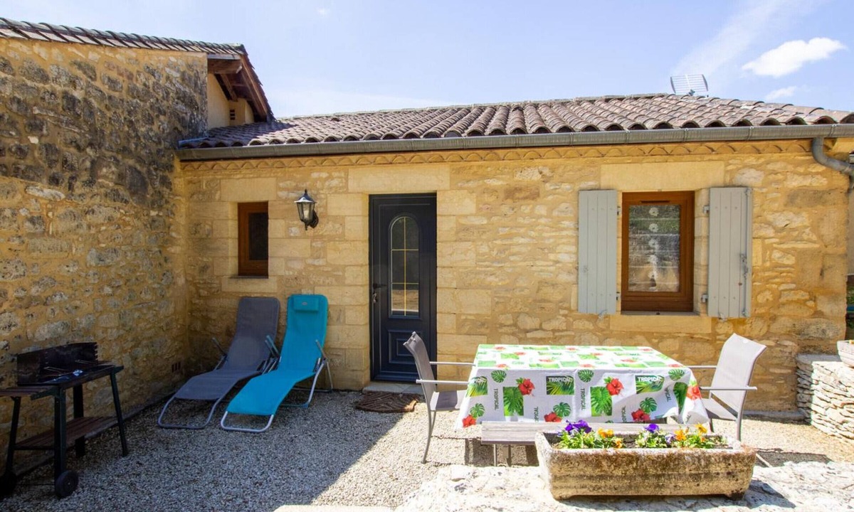 La Roque-Gageac Cottage | Single-story house near Sarlat with terrace and barbecue