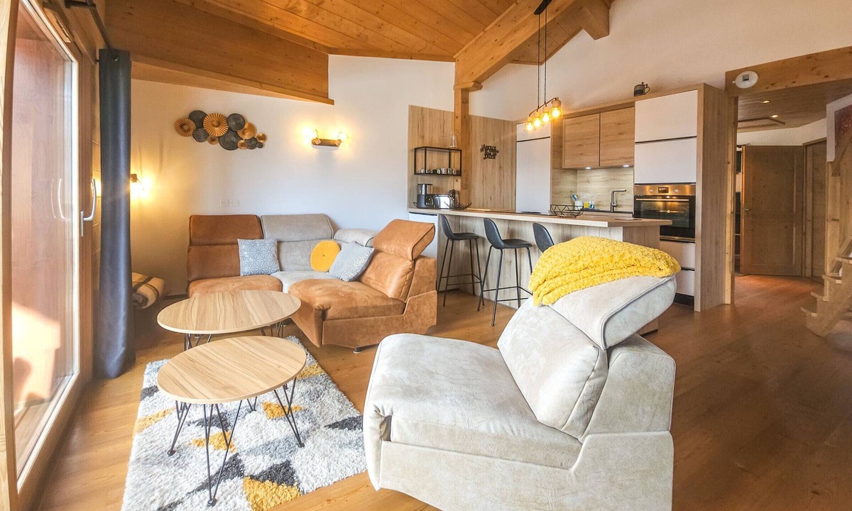 Saint-Martin-de-Belleville Apartment | Ski-in/Ski-out Apt for 6 with South-West Terrace, Parking, and WiFi in St. Martin de Belleville