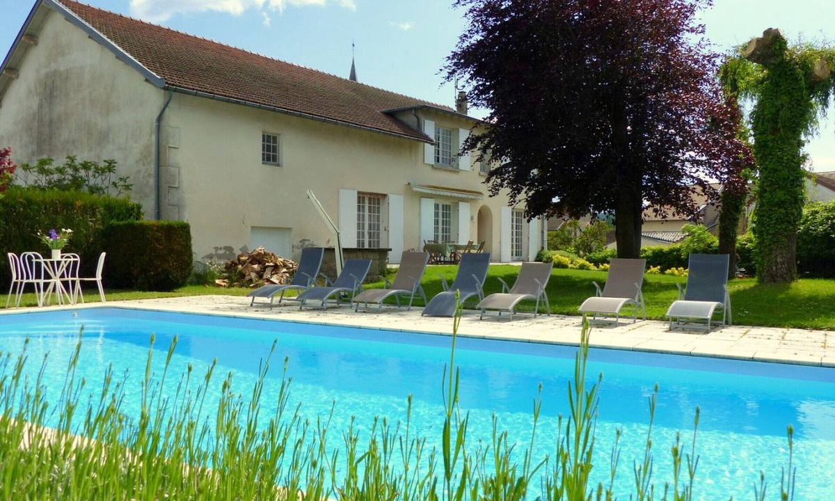 Le Mayet-de-Montagne Cottage | Spacious contemporary house with pool and pets allowed