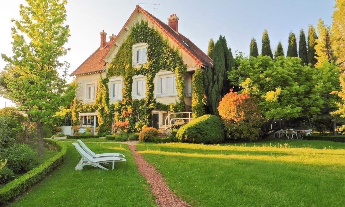 Saints House | Spacious charming Villa * near Paris Disney. Countryside.Patio. Great comfort.