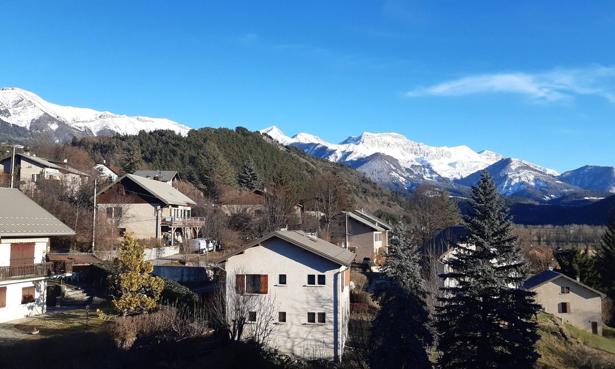Seyne Apartment | Spacious duplex apartment that stays cool, with mountain views & close to shops