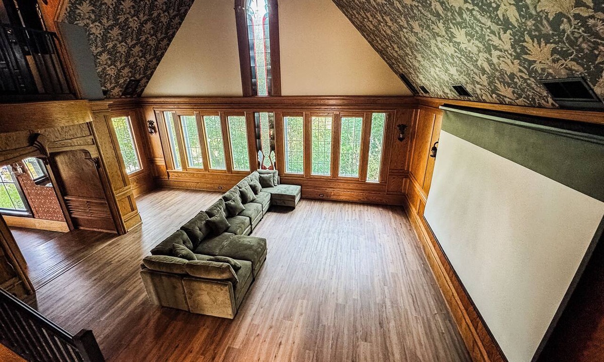 Pullman House | Spacious House Downtown Pullman- Sleeps up to 16