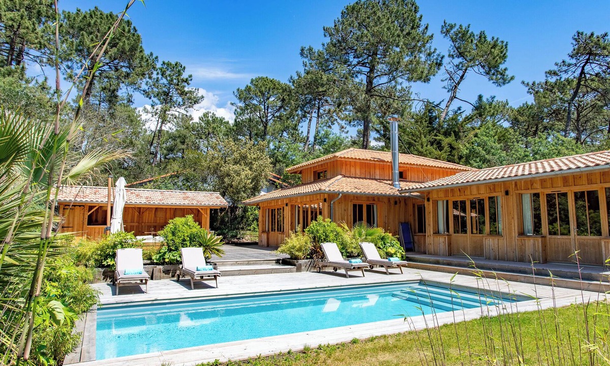 L'Herbe Villa | Splendid wooden villa with swimming pool