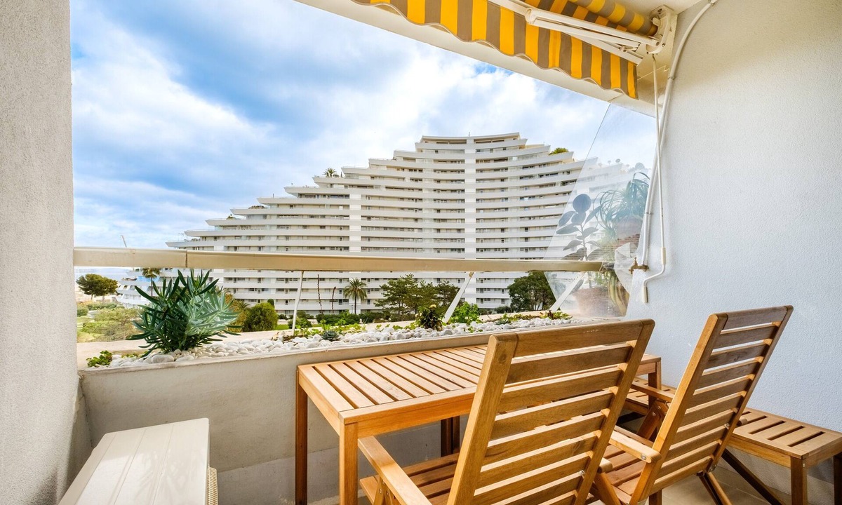Villeneuve Loubet Beach Apartment | Studio Apartment '4p Blacon Vue Mer - Parking' with Balcony