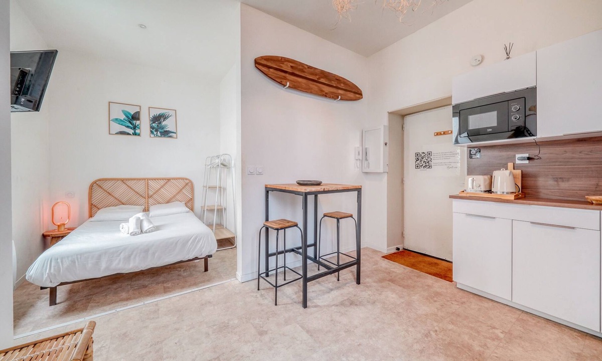 Libourne Apartment | Studio Balinais - Studio Apartment, Sleeps 2