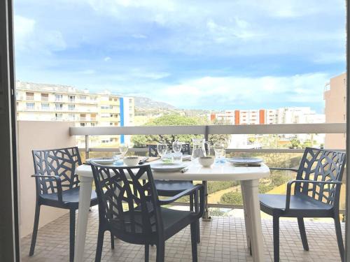 Le Lavandou Apartment | Studio calme avec coin nuit, terrasse et parking - Proche plage et commerces - FR-1-251-420
