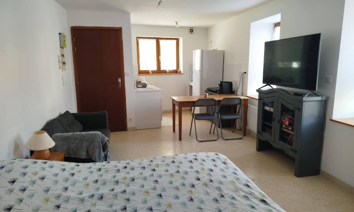Seyne Apartment | Studio in the heart of Seyne's citadel ski village and lake.