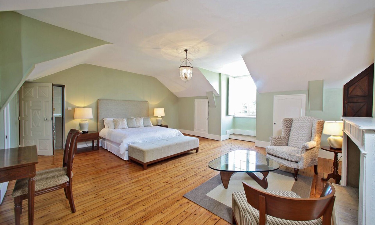 La Douze House | Stunning chateau, built in 1611, beautifully renovated, furnished and equipped.