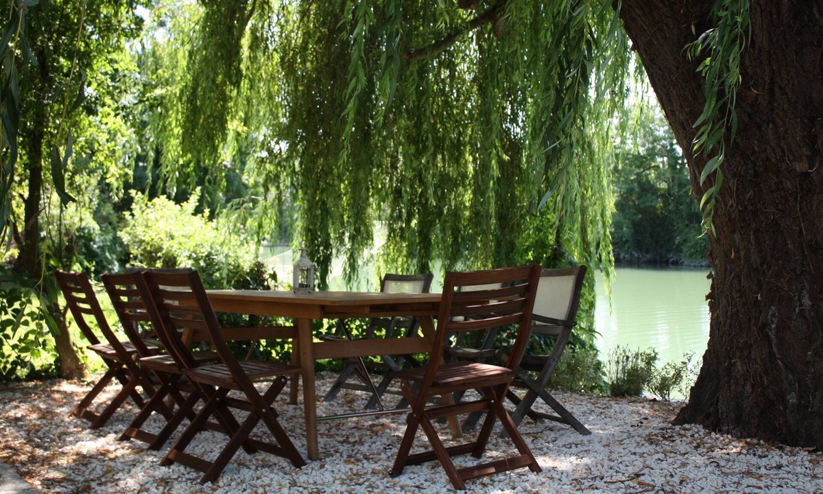 Saint-Savinien House | Stunning Maison Bourgeoise on the banks of the Charente, canoe from the door