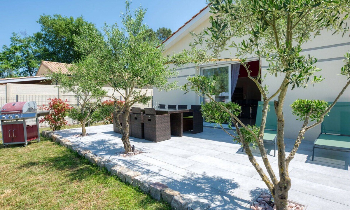 Lesparre-Medoc House | Stunning private villa for 4 people with A/C, TV and terrace
