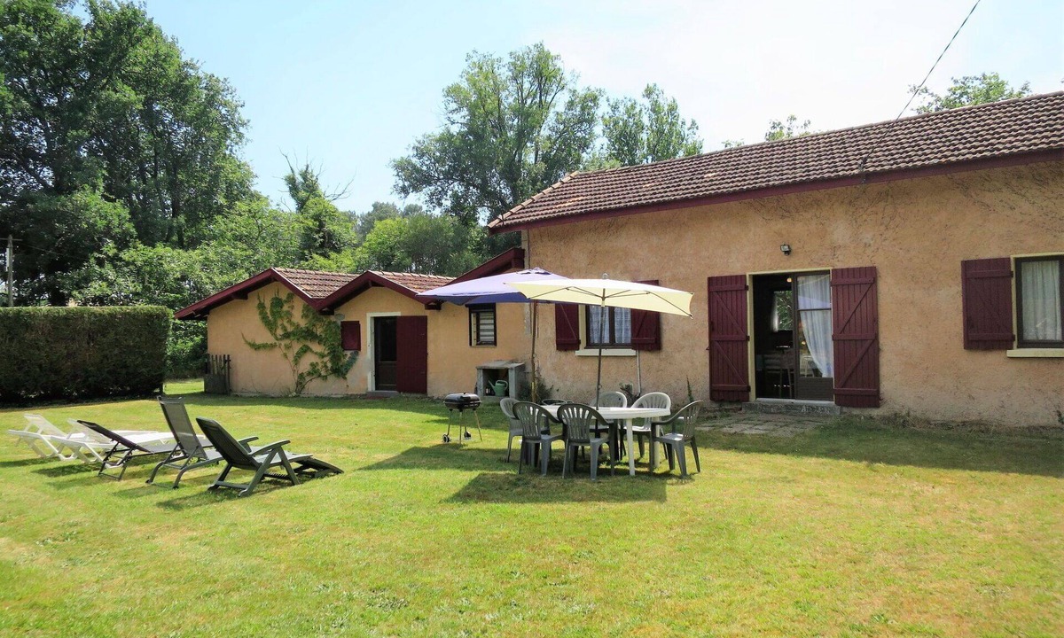 Le Porge House | Stunning private villa for 6 guests with WIFI, TV and pets allowed