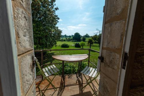 Bourg-sur-Gironde Bed & Breakfast | Suite campagnarde près Bordeaux, vue sur les vignes au Château Camponac