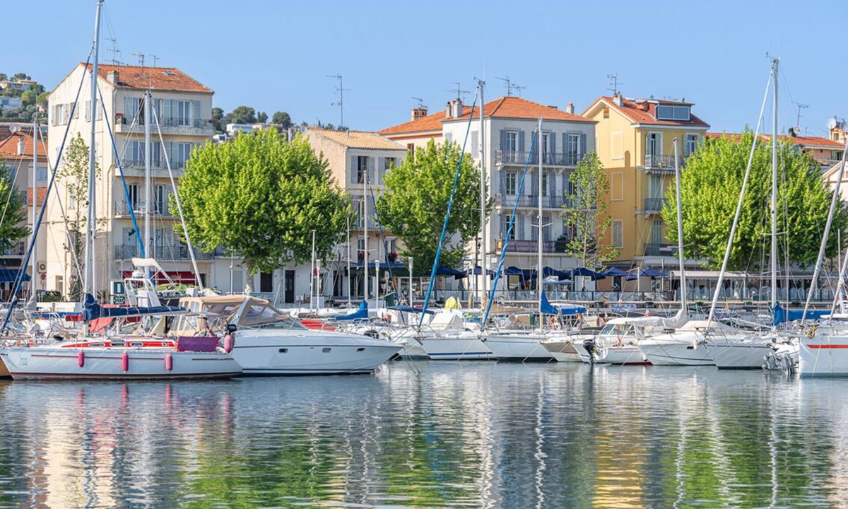 Golfe Juan Boat Rental | Sun-Kissed Sailing Adventure in Provence-Alpes-Côte d'Azur